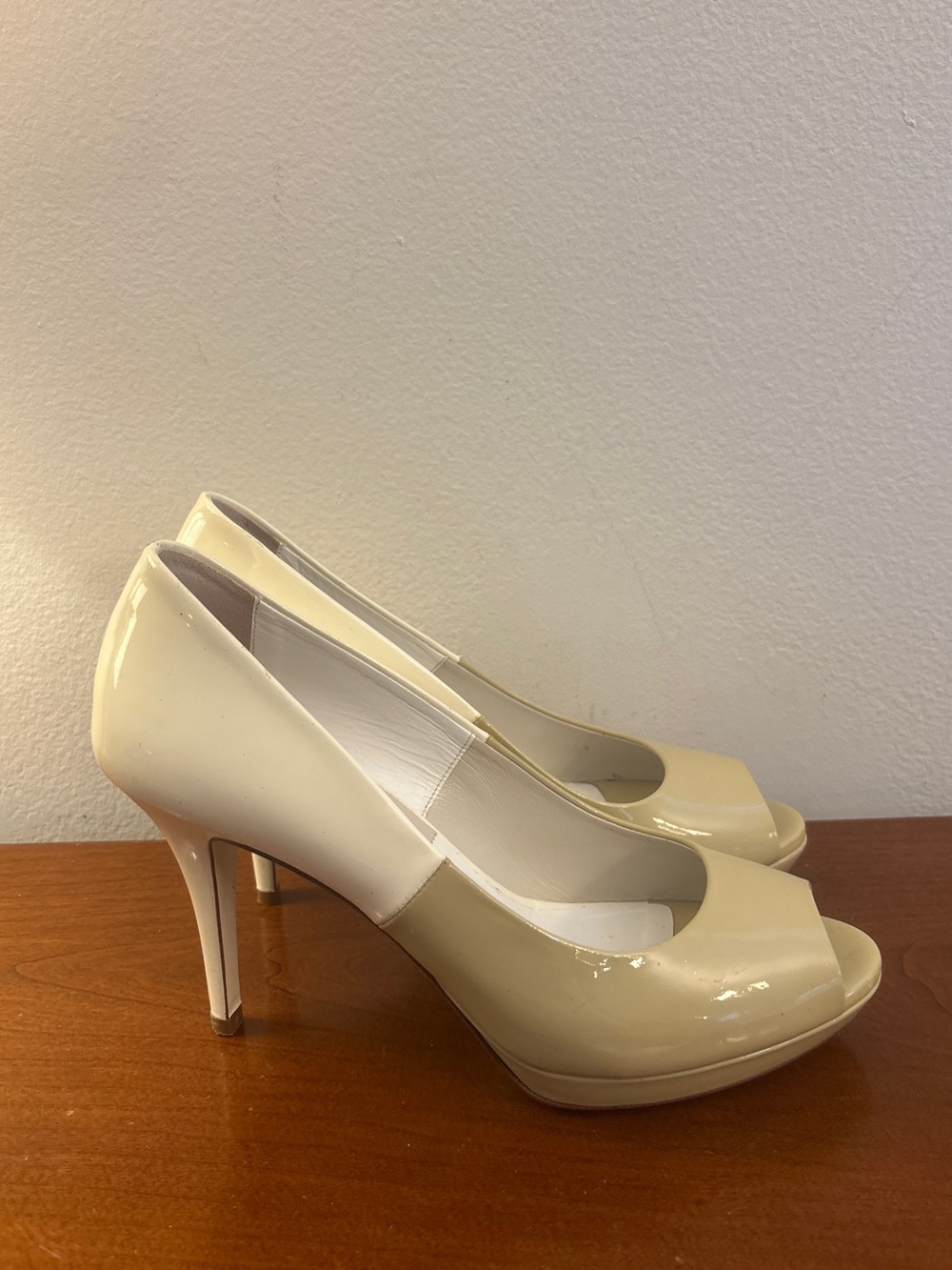 Loriblu Italy Patent Leather Peep Toe Platform Heels Size 38.5 Cream White